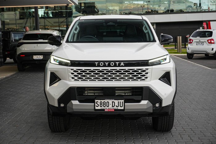 2025 Toyota Hilux SR5