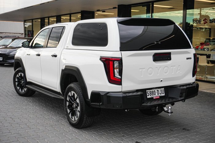 2025 Toyota Hilux SR5