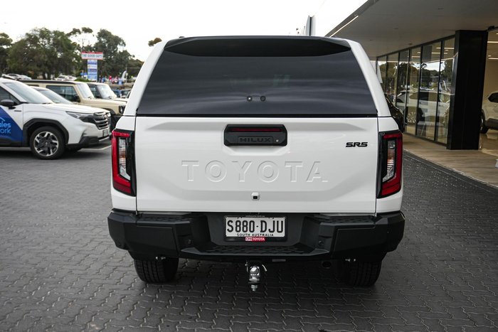 2025 Toyota Hilux SR5