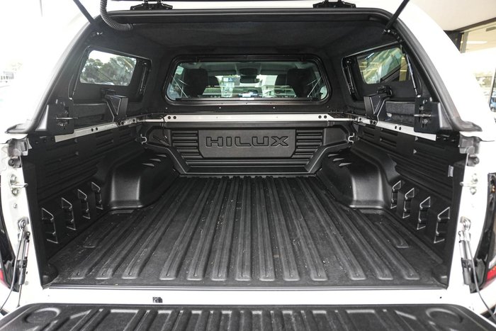 2025 Toyota Hilux SR5