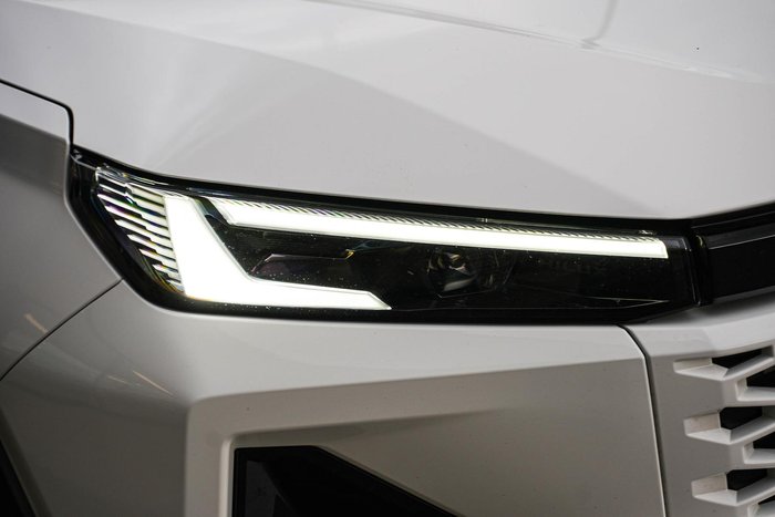 2025 Toyota Hilux SR5
