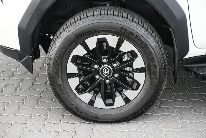 2025 Toyota Hilux SR5