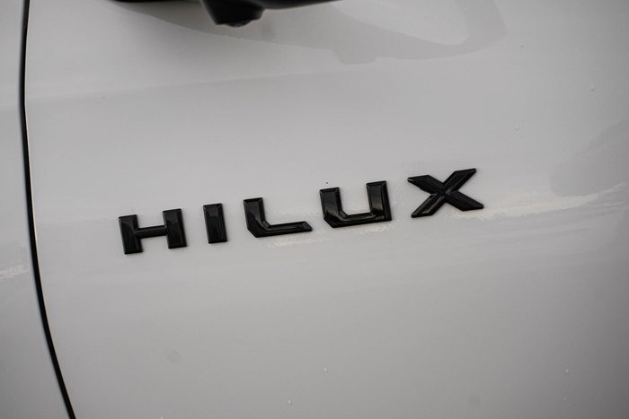 2025 Toyota Hilux SR5