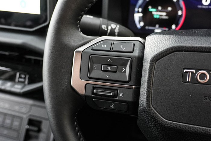 2025 Toyota Hilux SR5
