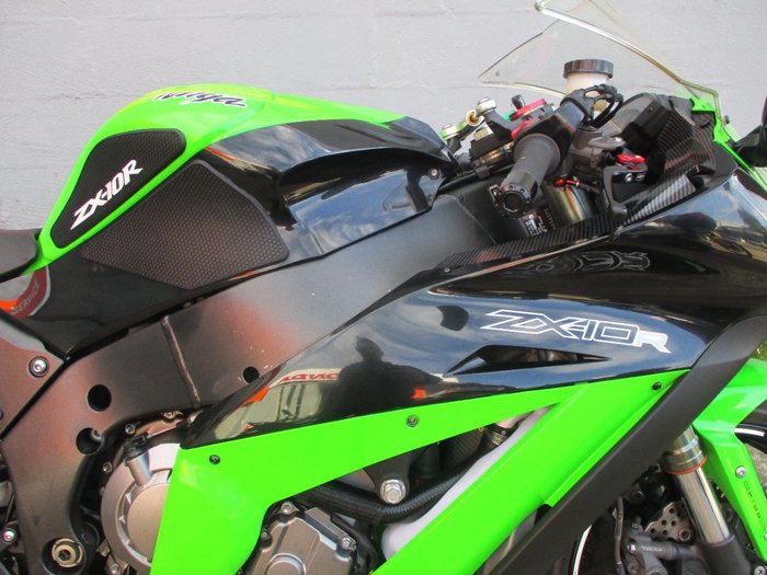 2011 Kawasaki ZX-10R (ZX1000 NINJA) GREEN