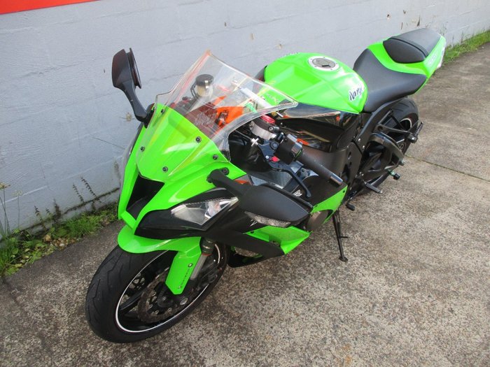 2011 Kawasaki ZX-10R (ZX1000 NINJA) GREEN