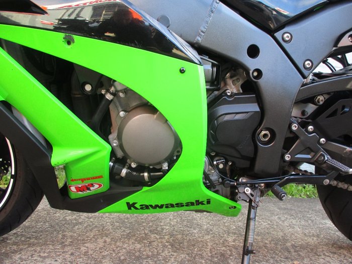 2011 Kawasaki ZX-10R (ZX1000 NINJA) GREEN