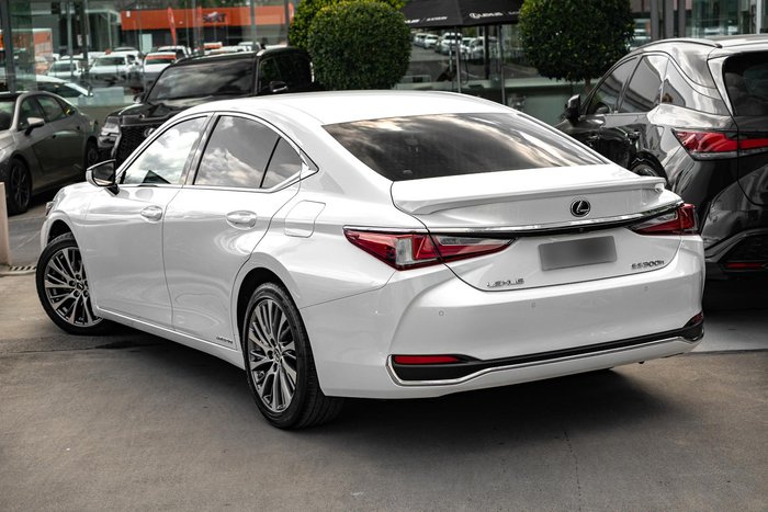 2019 Lexus ES 300h Luxury