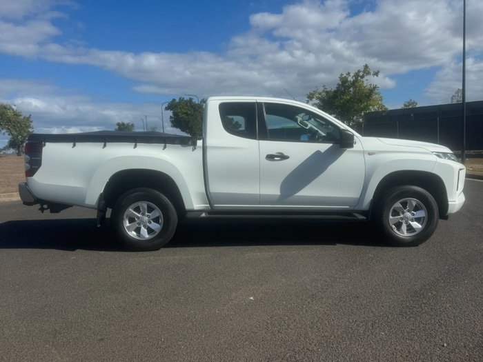 2022 Mitsubishi Triton GLX+