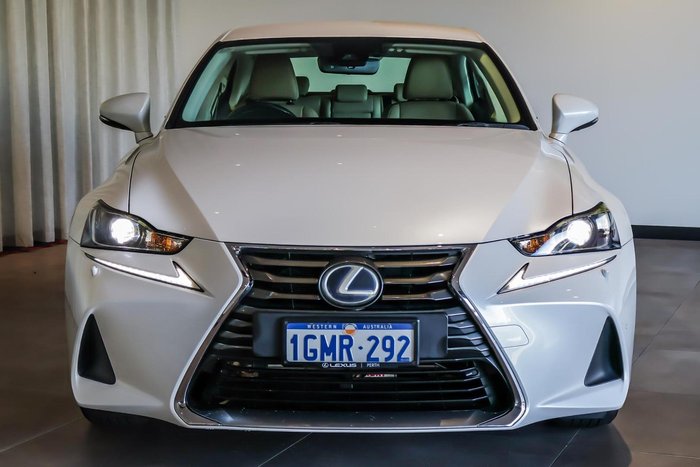 2017 Lexus IS 300h Luxury
