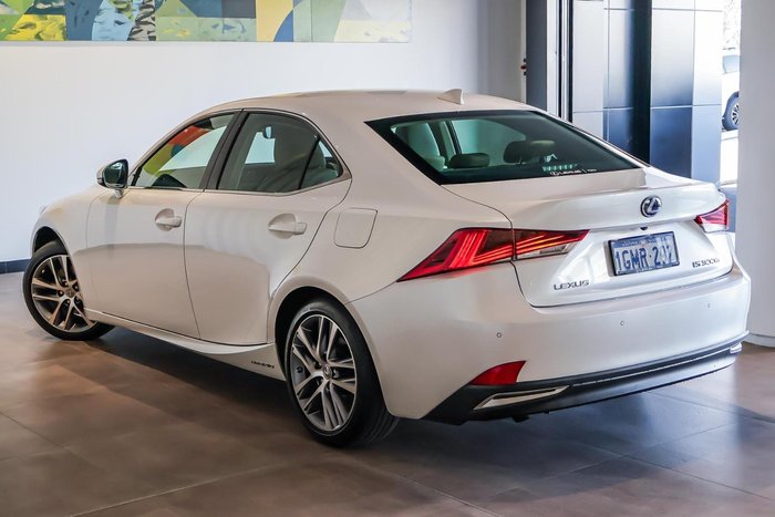 2017 Lexus IS 300h Luxury