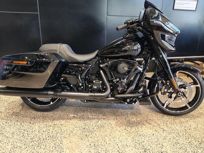 2026 Harley-Davidson Street Glide 117 (FLHX)