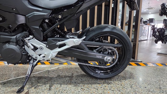 2026 BMW Motorrad F 900 R TRIPLE BLACK Black