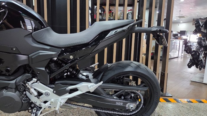 2026 BMW Motorrad F 900 R TRIPLE BLACK Black
