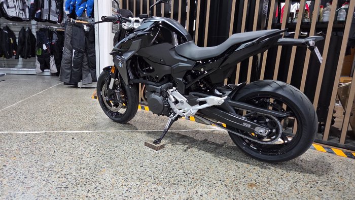 2026 BMW Motorrad F 900 R TRIPLE BLACK Black