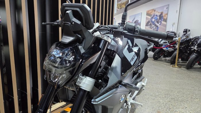 2026 BMW Motorrad F 900 R TRIPLE BLACK Black