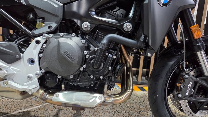 2026 BMW Motorrad F 900 R TRIPLE BLACK Black
