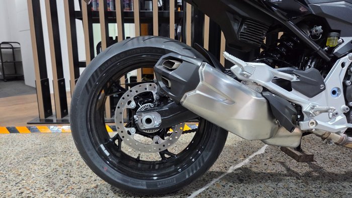 2026 BMW Motorrad F 900 R TRIPLE BLACK Black