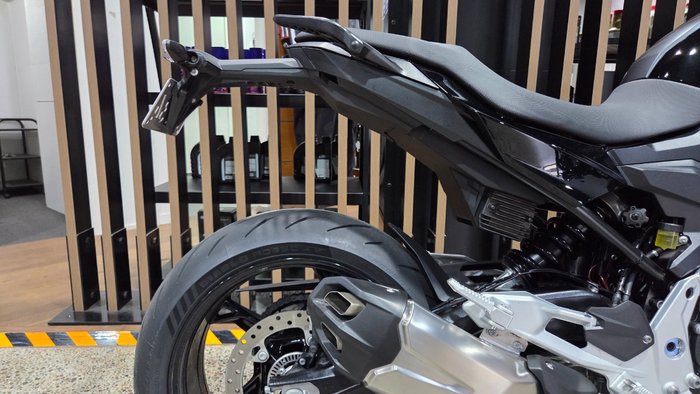 2026 BMW Motorrad F 900 R TRIPLE BLACK Black
