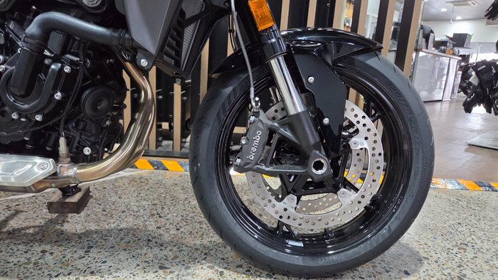 2026 BMW Motorrad F 900 R TRIPLE BLACK Black