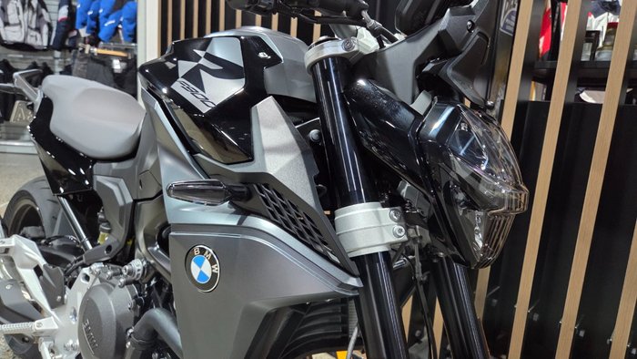 2026 BMW Motorrad F 900 R TRIPLE BLACK Black