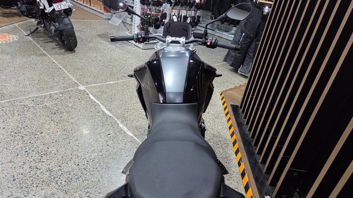 2026 BMW Motorrad F 900 R TRIPLE BLACK Black