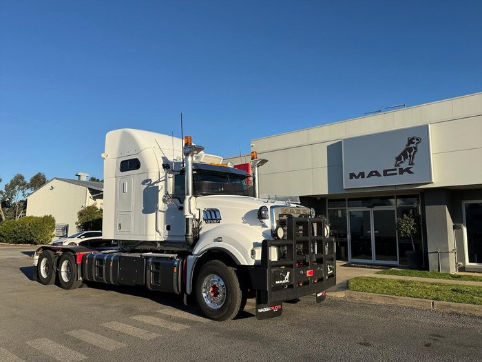 2021 Mack Titan