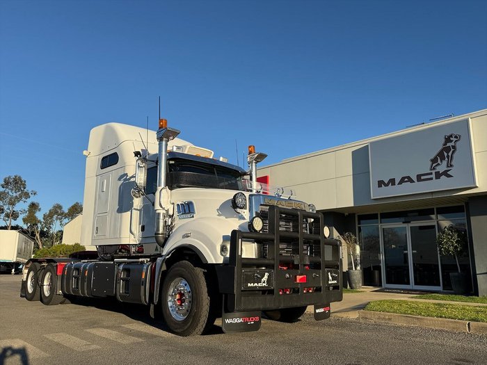 2021 Mack Titan
