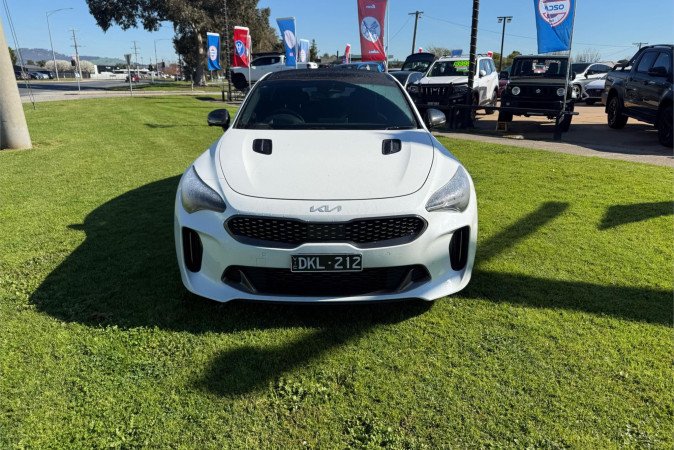 2023 KIA STINGER