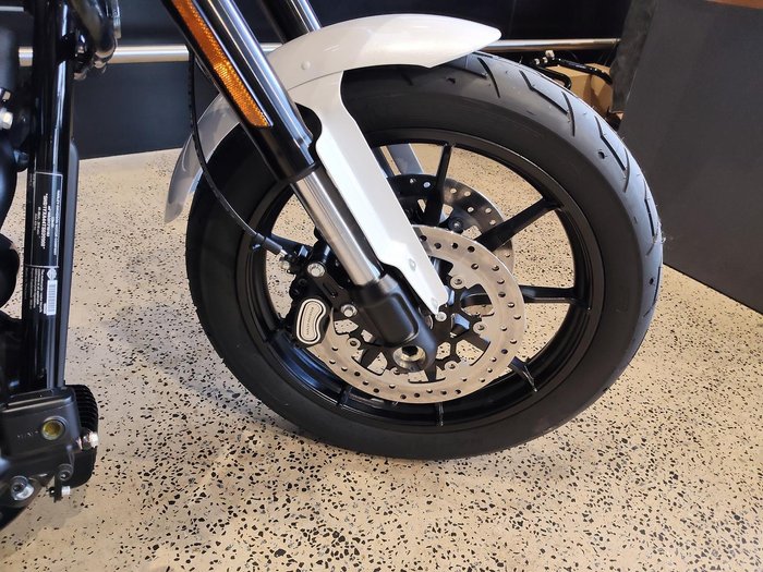 Harley-Davidson Low Rider ST 117 (FXLRST) Softail