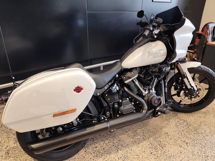 Harley-Davidson Low Rider ST 117 (FXLRST) Softail
