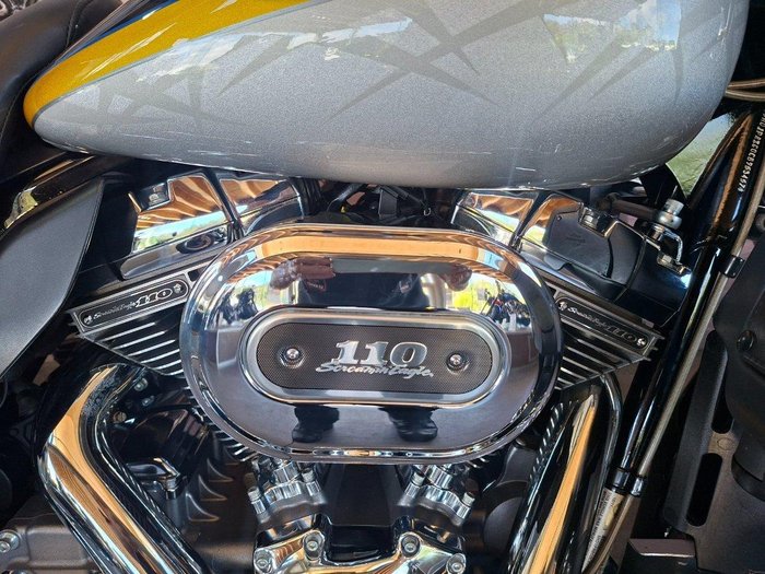 2012 Harley-Davidson CVO Ultra Classic Electra Glide (FLHTCUSE)