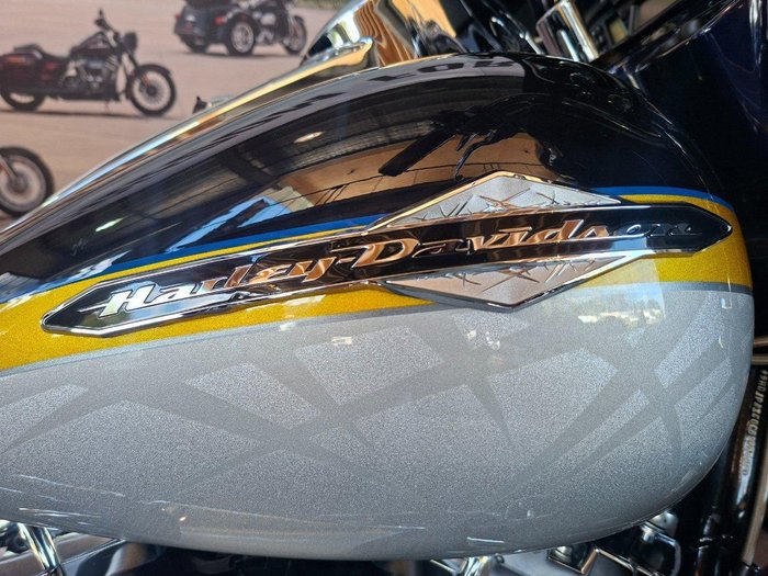 2012 Harley-Davidson CVO Ultra Classic Electra Glide (FLHTCUSE)
