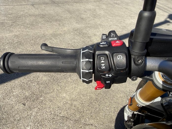 2025 BMW R 12 nineT HL