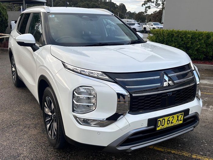 2025 Mitsubishi Outlander LS