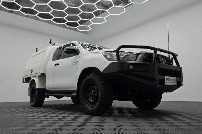 2022 Toyota Hilux SR