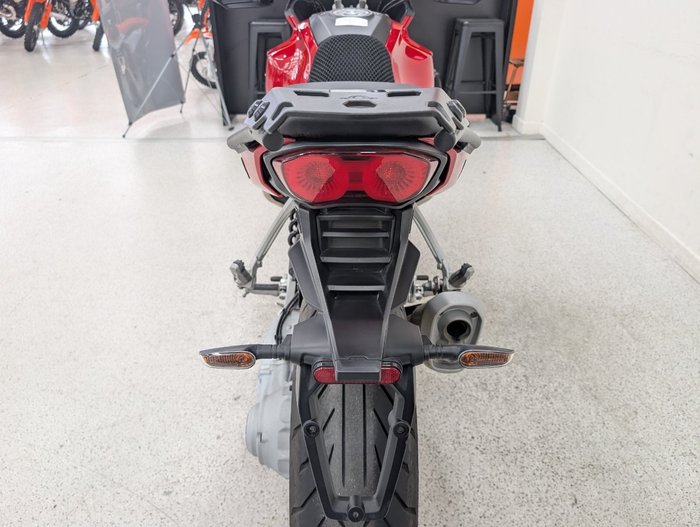 2023 MOTO GUZZI V100 MANDELLO Red