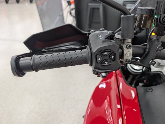 2023 MOTO GUZZI V100 MANDELLO Red