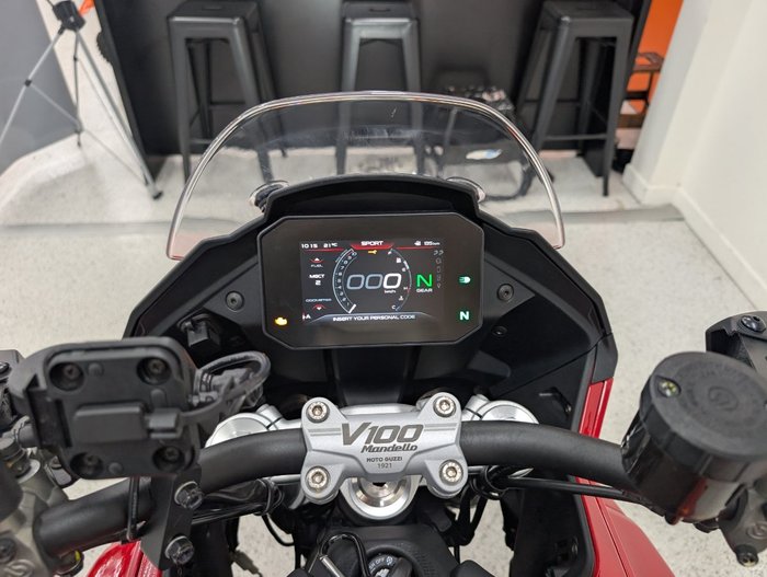 2023 MOTO GUZZI V100 MANDELLO Red