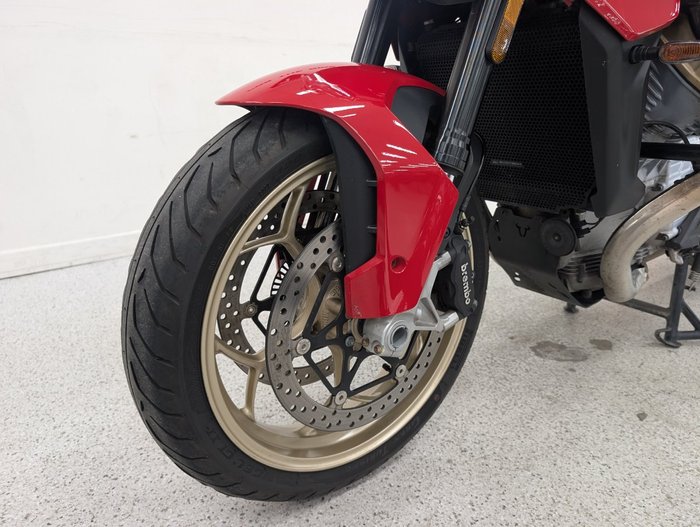 2023 MOTO GUZZI V100 MANDELLO Red