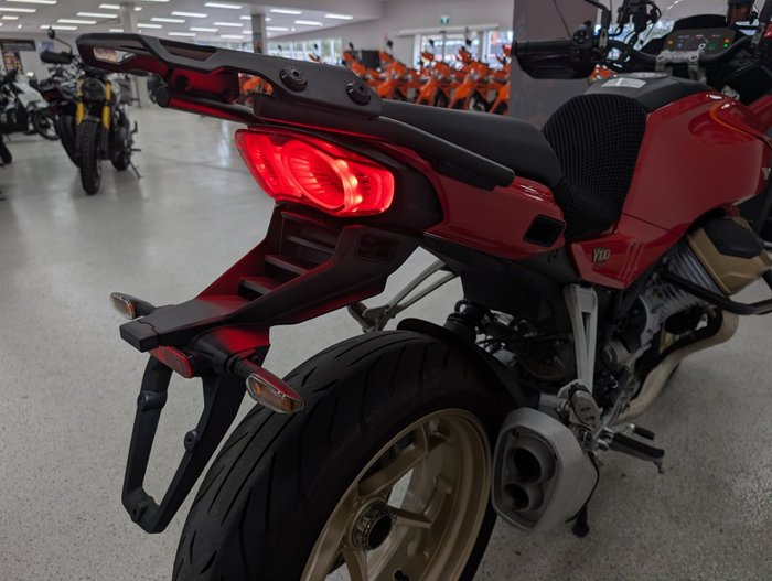 2023 MOTO GUZZI V100 MANDELLO Red