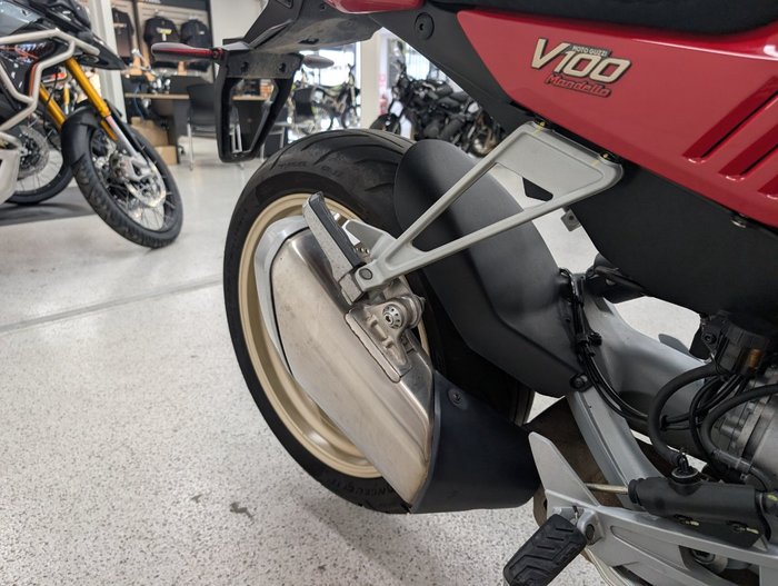 2023 MOTO GUZZI V100 MANDELLO Red