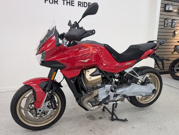 2023 MOTO GUZZI V100 MANDELLO Red