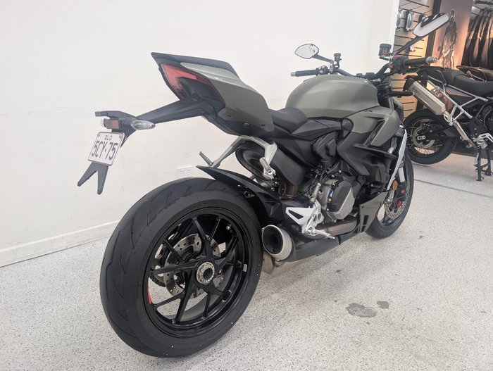 2024 DUCATI STREETFIGHTER V2 Green