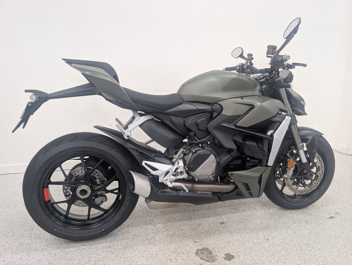 2024 DUCATI STREETFIGHTER V2 Green