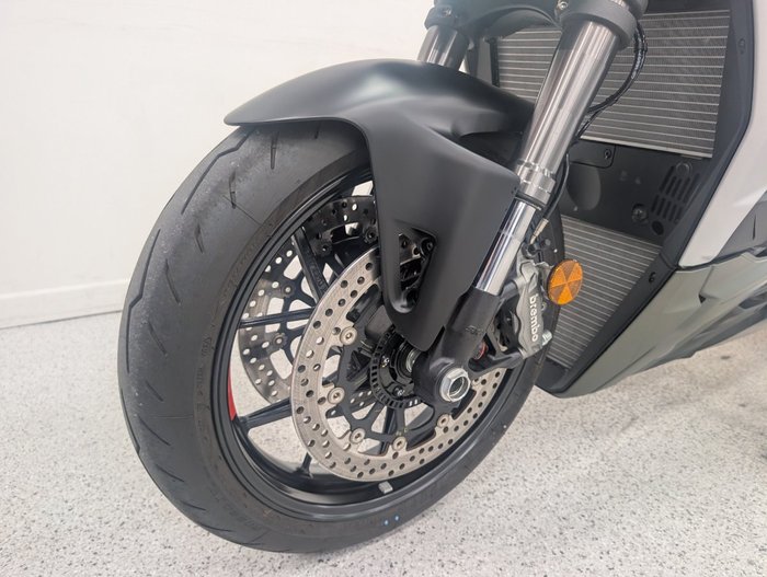 2024 DUCATI STREETFIGHTER V2 Green