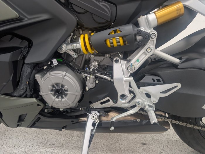 2024 DUCATI STREETFIGHTER V2 Green