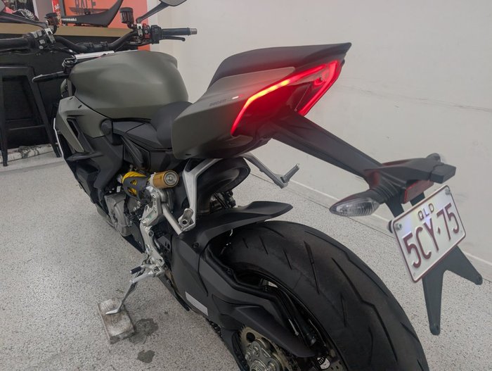 2024 DUCATI STREETFIGHTER V2 Green