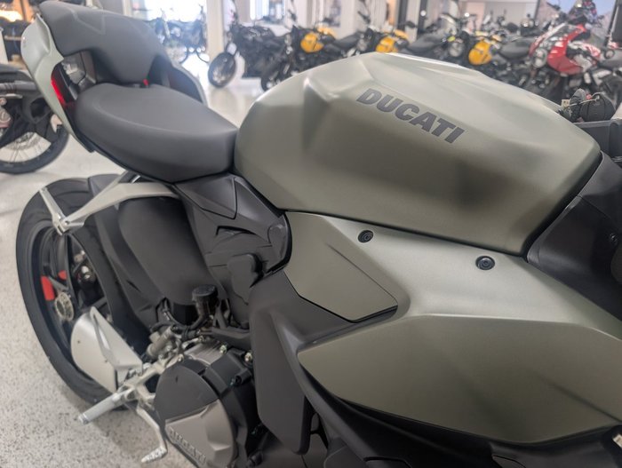 2024 DUCATI STREETFIGHTER V2 Green