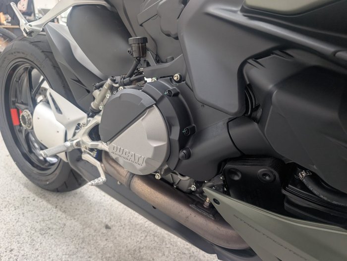 2024 DUCATI STREETFIGHTER V2 Green